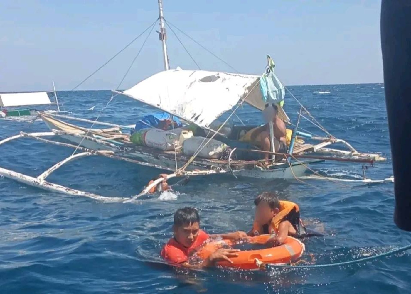 Four rescued after motorbanca sinks in Bohol waters — Effective response or warning on maritime safety?